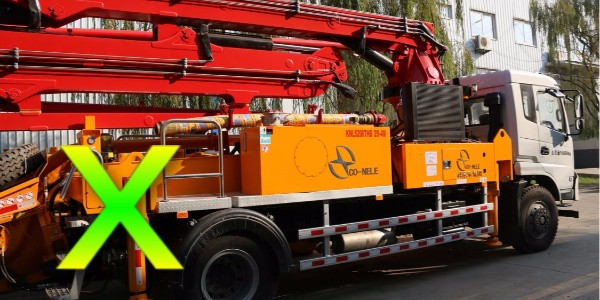 小型混凝土泵車為什么會產(chǎn)生側(cè)翻，應(yīng)當及早預防——科尼樂