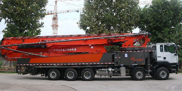 泵車(chē)在就位地點(diǎn)應(yīng)符合下列要求