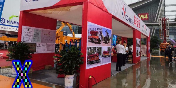 混凝土泵在下斜坡泵送時應(yīng)當(dāng)采取哪種措施防止骨料自流導(dǎo)致真空現(xiàn)象？