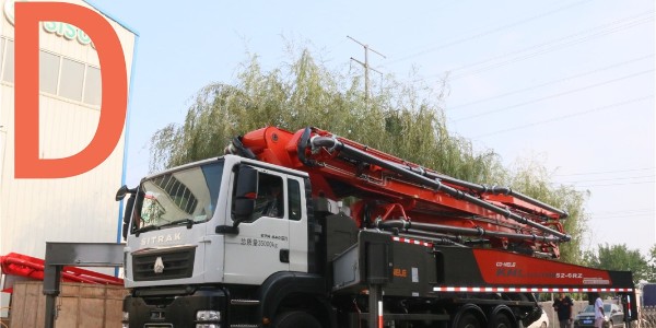 為保證泵車(chē)作業(yè)的安全性，混凝土料斗必須處于關(guān)閉的狀態(tài)