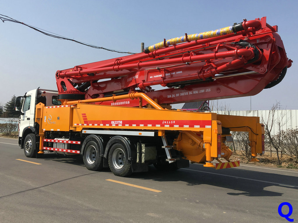 小型混凝土泵車(chē) 天泵 小型泵車(chē) 混凝土泵車(chē)