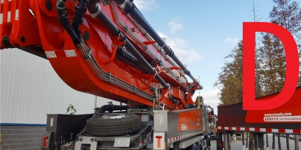 如何清理混凝土泵車的料斗？